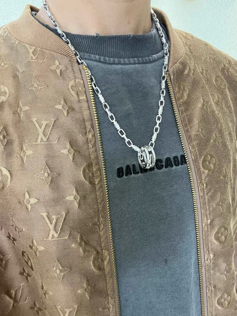 Bv1g*ai necklaces